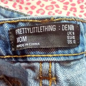 NEW PrettyLittleThing High-Waisted Mom Jeans Size 10, Light Wash